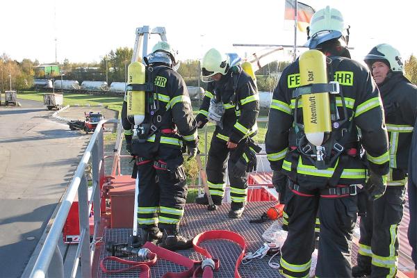 Fortbildung Schiffsbrandbekämpfung für Brandbekämpfungseinheit Rostock (SEG-See) HRO 1